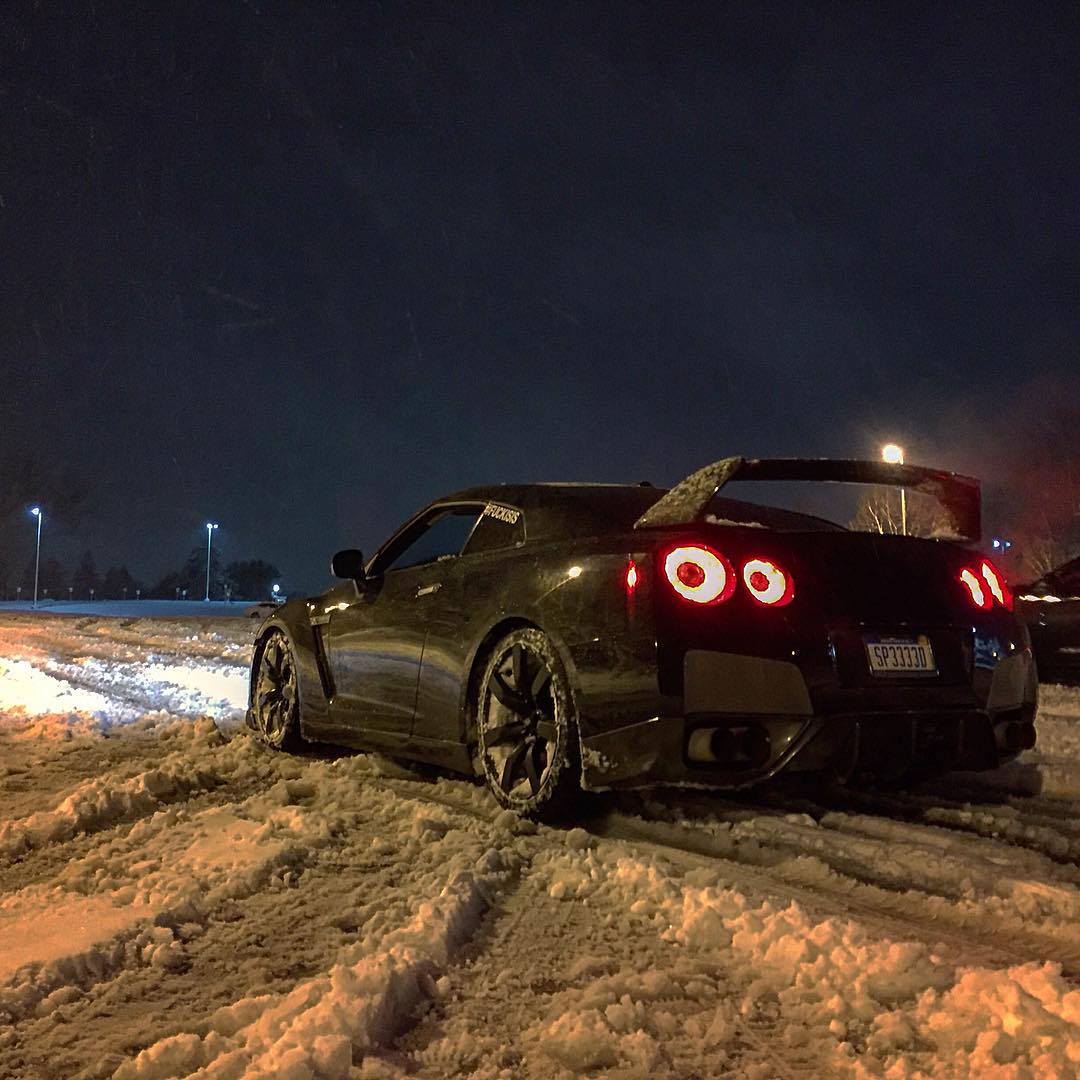 YStatusQuo's tweet photo. Out with @jeff_favreau11(Pic) in the @NissanUSA GT-R Saturday taking on the first snow of the season! https://t.co/uHwISHk1xM