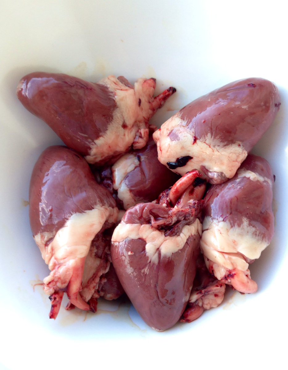 MeruMhor's tweet photo. Happy Monday, this weeks treats of the week - Turkey Hearts #raw feeding #barf diet #dogs #Glasgow #kirkintilloch https://t.co/13X4sYgBH4