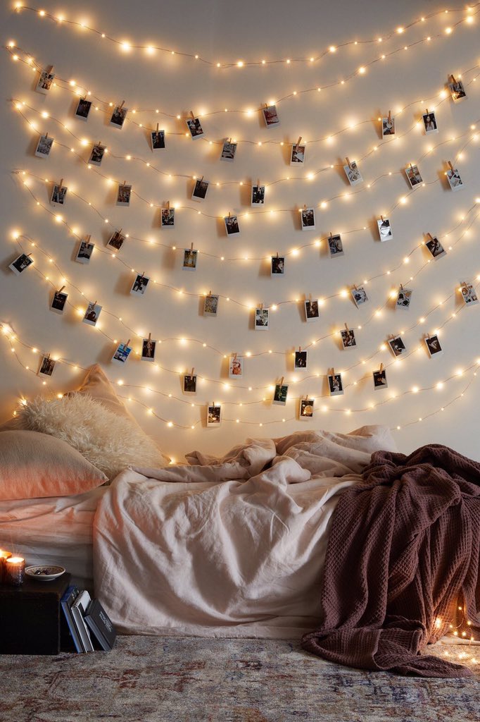IndieInteriors's tweet photo. Lights and photos make a room oh so cozy! https://t.co/NyeHVor7C2