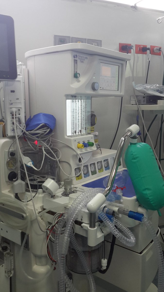 petrogustavo's tweet photo. Sabían ustedes que para la entrega de estos equipos de salud se invita siempre a @CanalRCN y @CaracolTV y nunca van? https://t.co/j4UOBqLCtO