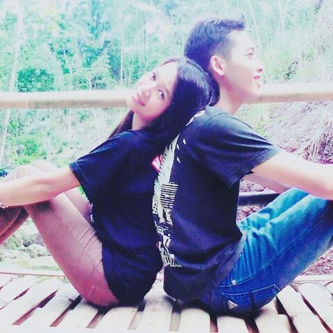 Saat bahagia bersama calon suami.. :* biglove u .. #airterjunkembangsoka