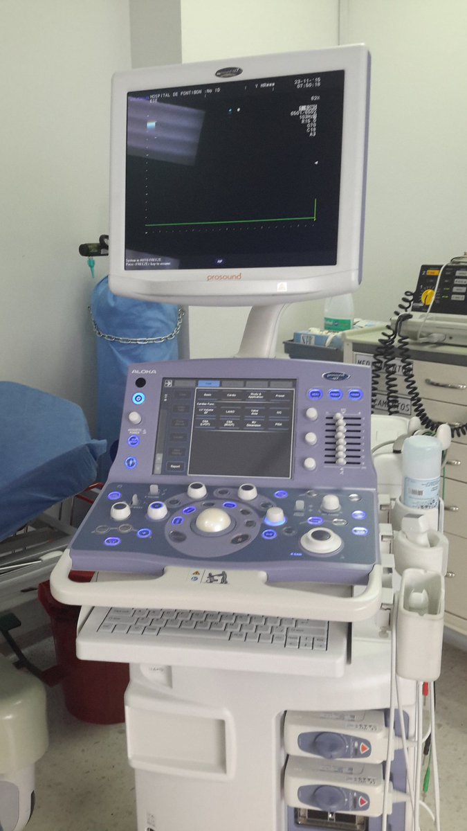 petrogustavo's tweet photo. Sabían ustedes que para la entrega de estos equipos de salud se invita siempre a @CanalRCN y @CaracolTV y nunca van? https://t.co/j4UOBqLCtO