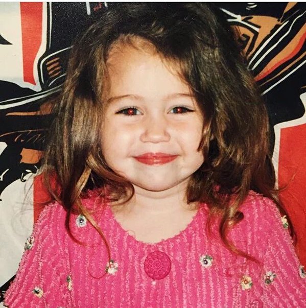 LuuhSmiler's tweet photo. Hoje nasceu a mulher da minha vida #HappyBirthdayMileyCyrus https://t.co/NcLzyeVlBk