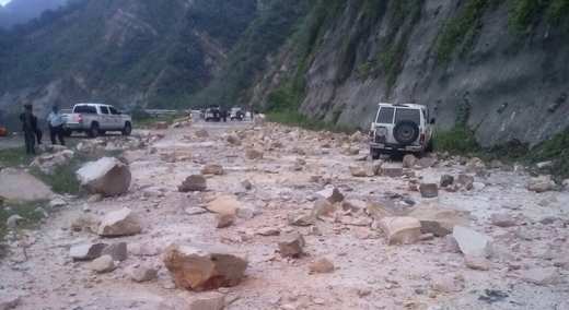 Un muerto tras sismo de magnitud 5.1 en El Vigía> ow.ly/UYLlQ #merida #cumana #plc #noticias <a href="/funvisis/">Funvisis</a>