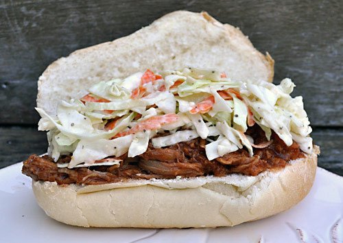 WeKnowStuff_US's tweet photo. Slow Cooker Recipe: Pulled Pork with Tangy Coleslaw https://t.co/GHCg1fDjtj #SlowCookerWeek @RecipeLion. https://t.co/N2qgSENiSo