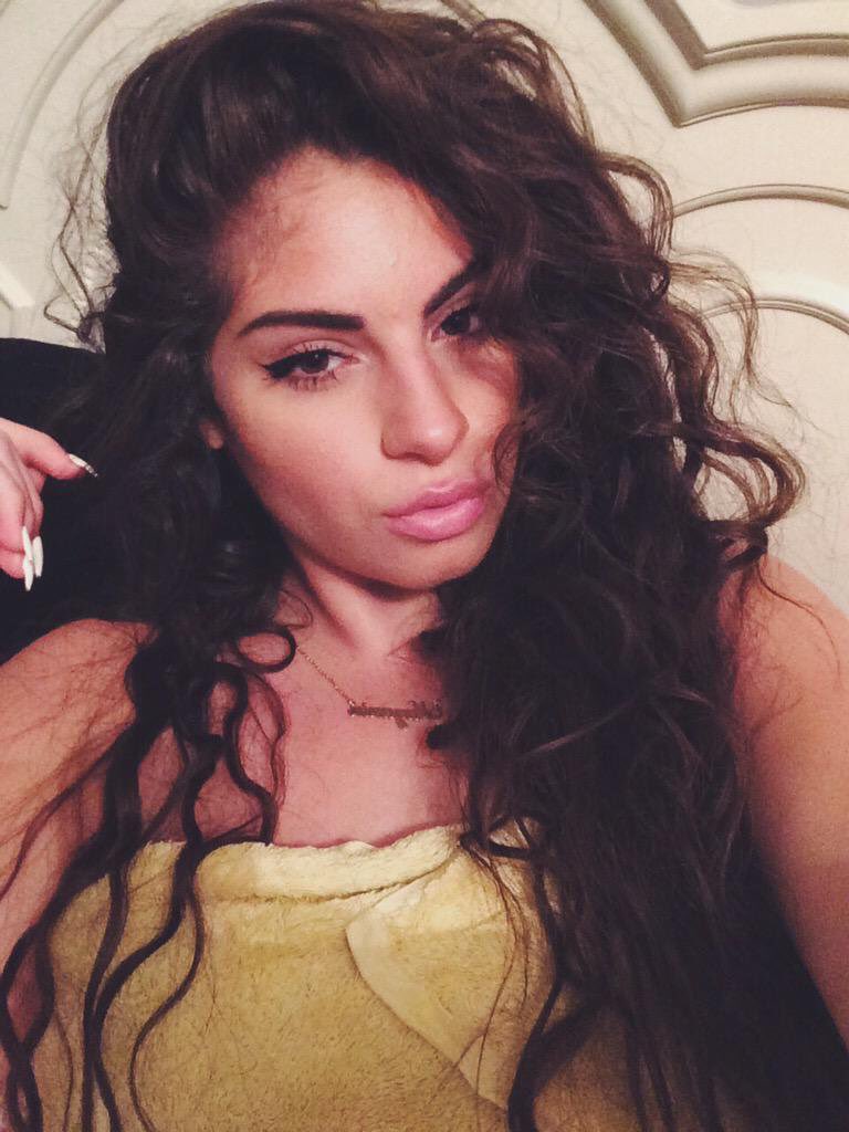 _collegebased's tweet image. I love staying in my towel hours after my shower, way more comfortable 😭😍🙈