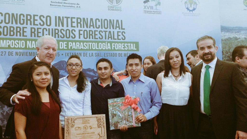diana_msc's tweet photo. Ganadores del Premio al Talento Forestal @RefoMx @CONAFOR @tatohg #CIRF2015 https://t.co/UoBJ6unZYp