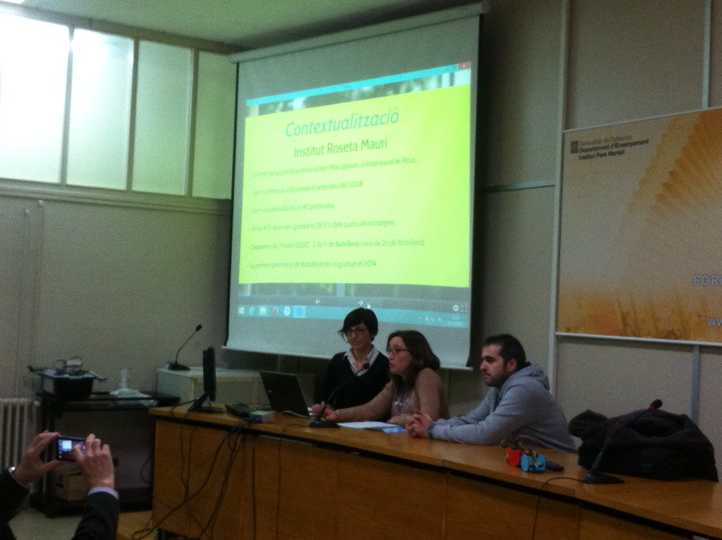 xsune's tweet photo. INS Roseta Mauri presentant la feina amb alumnes en #robotica i #programacio #TACtgn https://t.co/VVBFoH9KJg