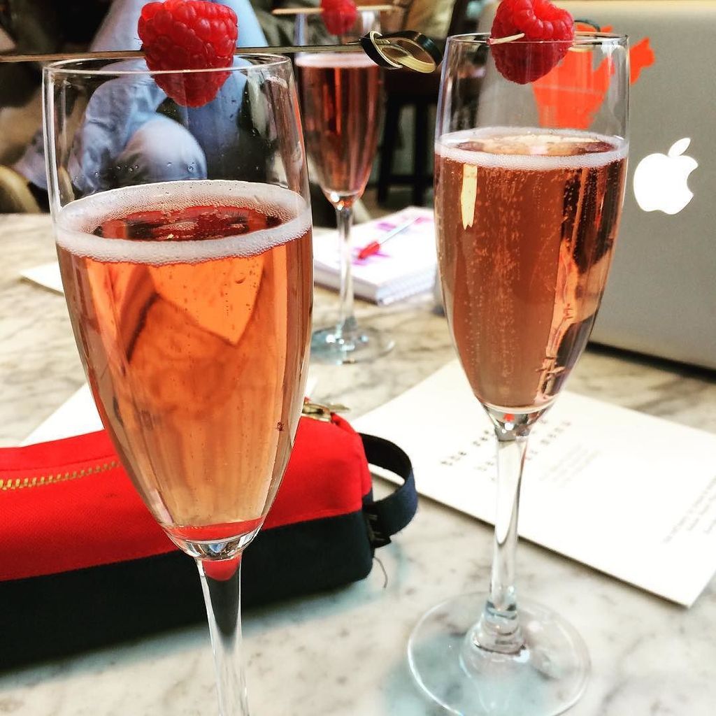 AndyThirsk's tweet photo. Casual briefing on a Monday.. As you do! #agencylife #advertising #booze #workingreally #h… https://t.co/EZd9hfsLuK https://t.co/7KEOwcEUz6