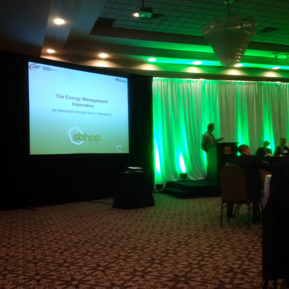360_energy's tweet photo. Rob Hunt from Durez is up! @cme_mec #energy2015 https://t.co/HBzimgcBT6