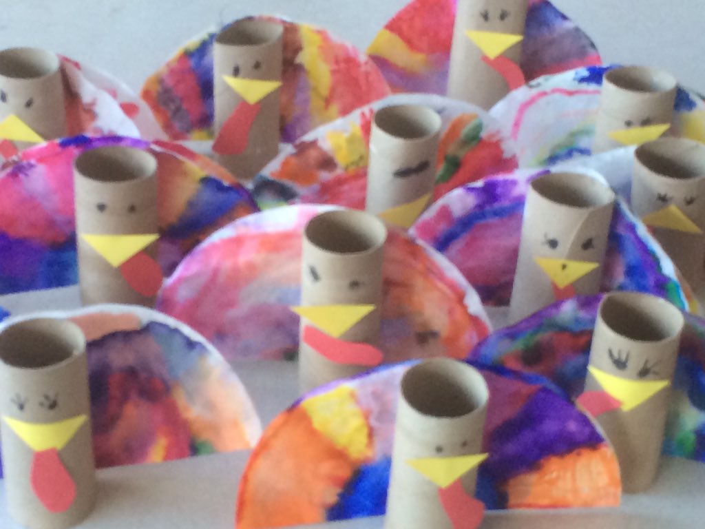 Our table decorations are all ready for dinner tonight!! See everyone at 5:30! #ggators16 <a href="/GuilfordEle/">Guilford Elementary School</a>