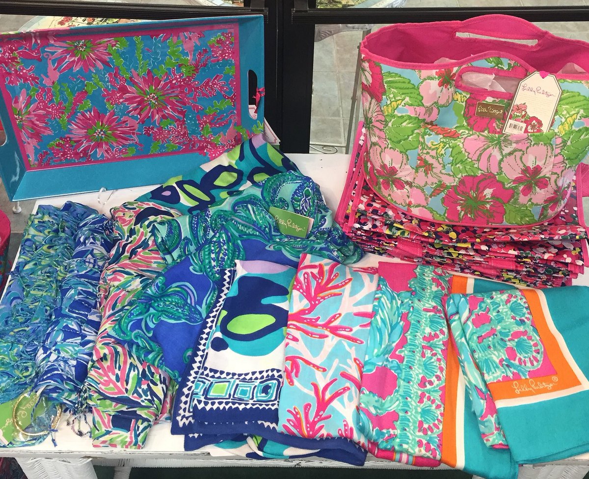 Geraniums_WV's tweet photo. A colorful scarf is a guaranteed way to brighten someone's mood. #LillyPulitzer https://t.co/AeMeaD0mFq