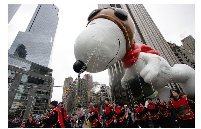 BuzzFeedComedy's tweet photo. The Ultimate Thanksgiving Parade Drinking Game https://t.co/HJ9gKSXJgw https://t.co/SERfIQjRIM