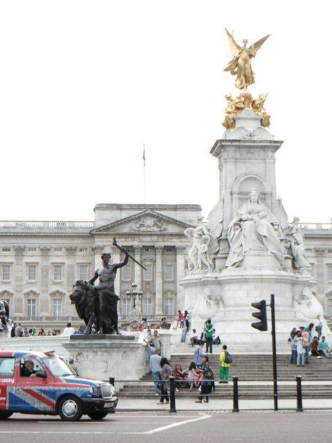 stayawaycom's tweet photo. 11 fast tips of what to do in #London -  #enjoy your next #stayawaycation. #ToDoInLondon https://t.co/fmHD6fTsFd https://t.co/S7920HtvKz