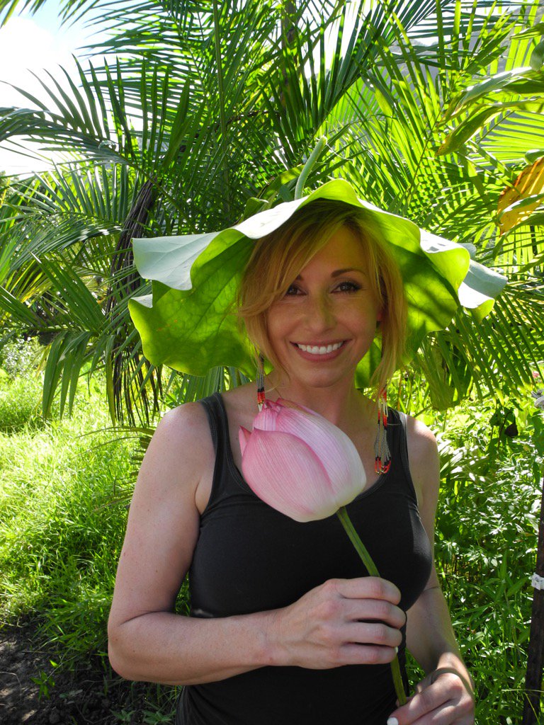 cokelogic's tweet photo. Lovely! [Read: Sexy] RT @KariByron: Sneak peek of #WorldAccess on @travelchannel Sunday Nov 29th 7pm/6c https://t.co/cahdwt5FXf