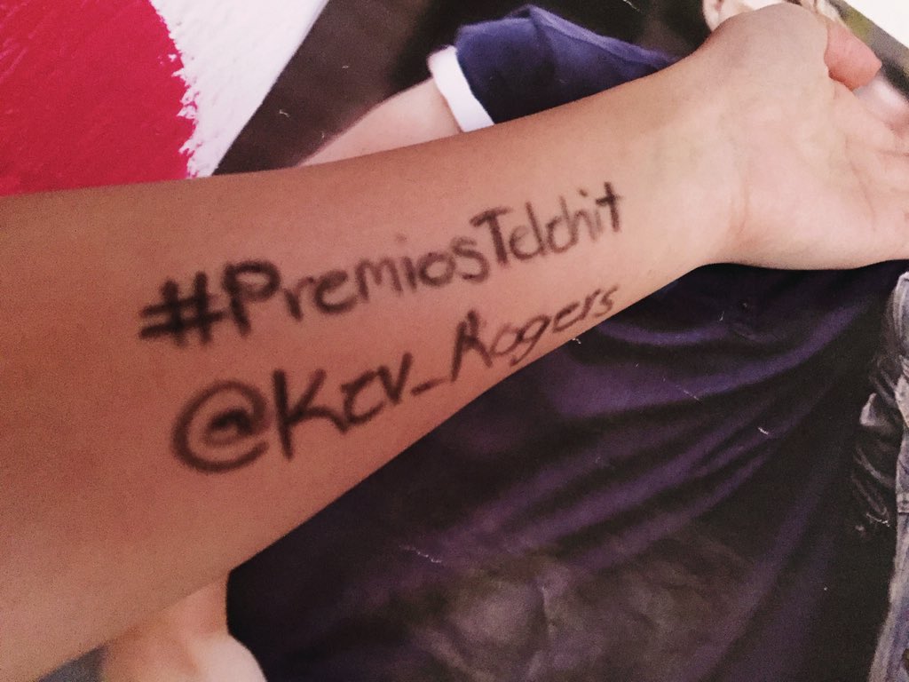 LlexAO's tweet photo. Porfavor denle RT!Mi sueño es ver a @simpleplan en vivo!😭❤️🙏🏻 hoy por mi, mañana por ustedes @Kev_Rogers @tvtelehit https://t.co/afsNZlI4Rh