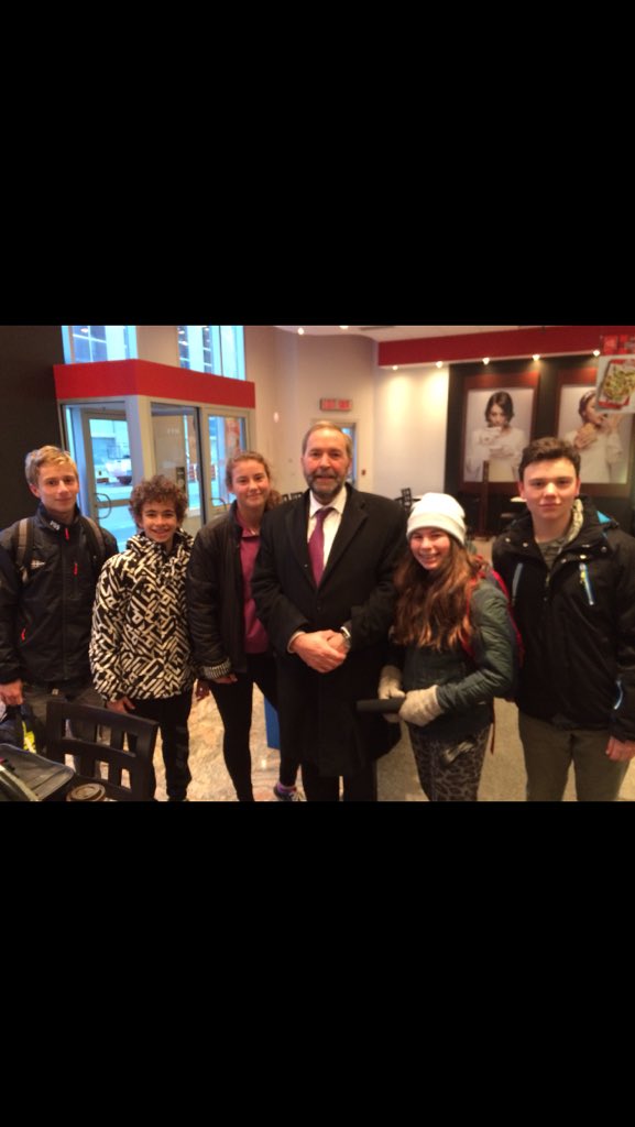 cmackay2019's tweet photo. Look who we met @ThomasMulcair #icewrites https://t.co/lh3hrUFfhJ
