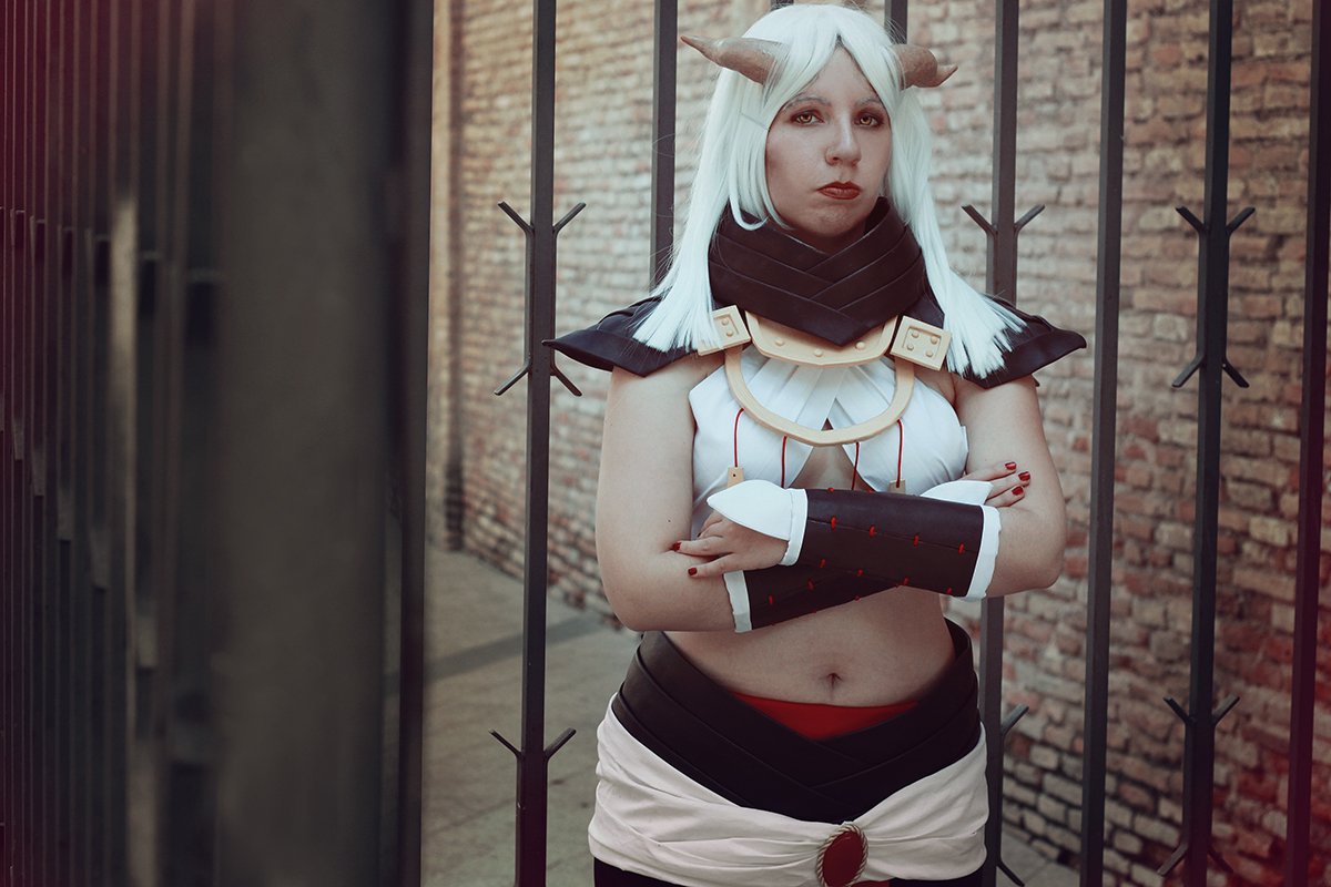 Cosplay_Gemitah's tweet photo. To celebrate Magekiller #1, here is my Rasaan cosplay, first but not last DA comic cosplay! 💗 #FANquisition https://t.co/2xG7Bwcz3e