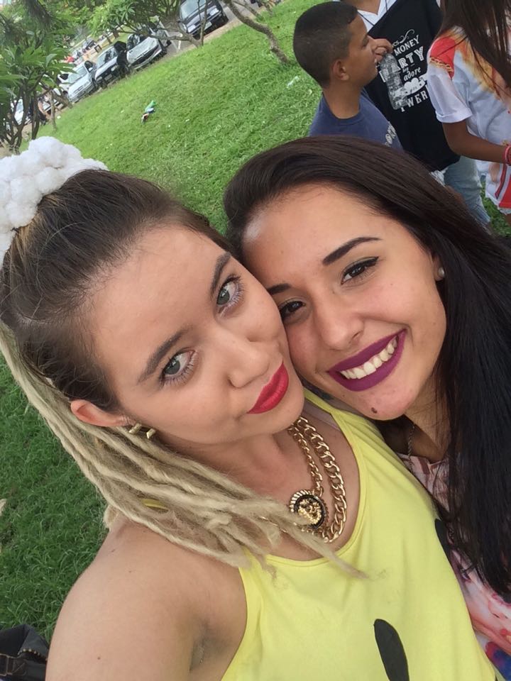 TudoMiley's tweet photo. #HappyBirthdayMileyCyrus #HappyHomeless https://t.co/uX36sfV4nt