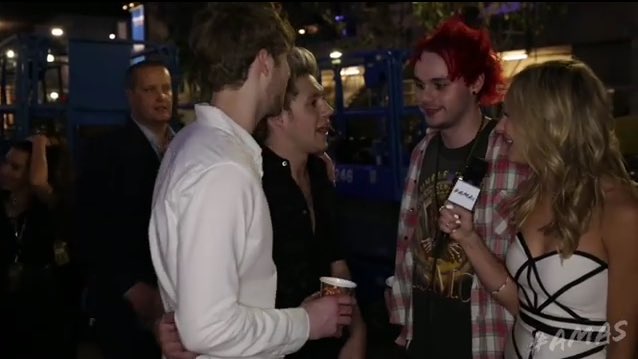 hereforyounjh's tweet photo. niall es un puto hobbit
#AMAs1D
#AMAs5SOS https://t.co/MbiwzdYihE