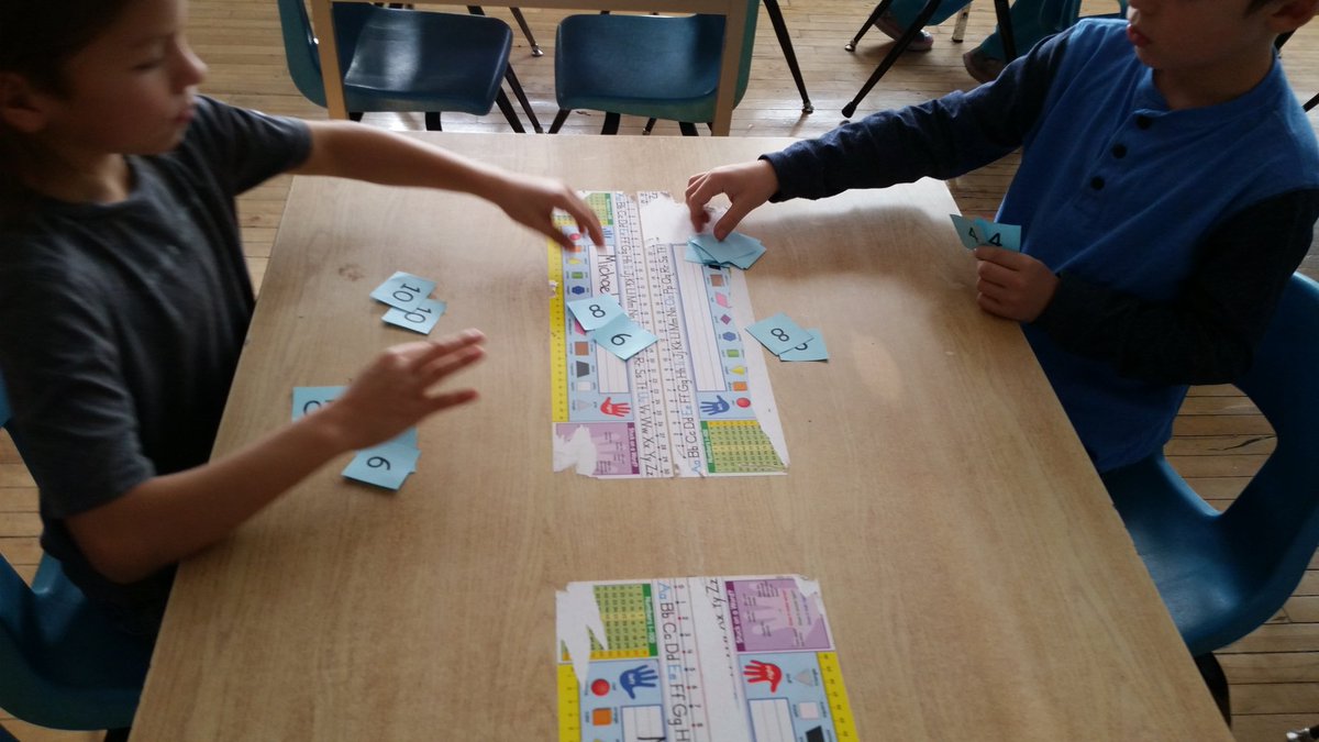 SabrinaTyrer's tweet image. Consolidating strategies learned in number talks through math games #friendlynumbers #neardoubles @AberdeenPs