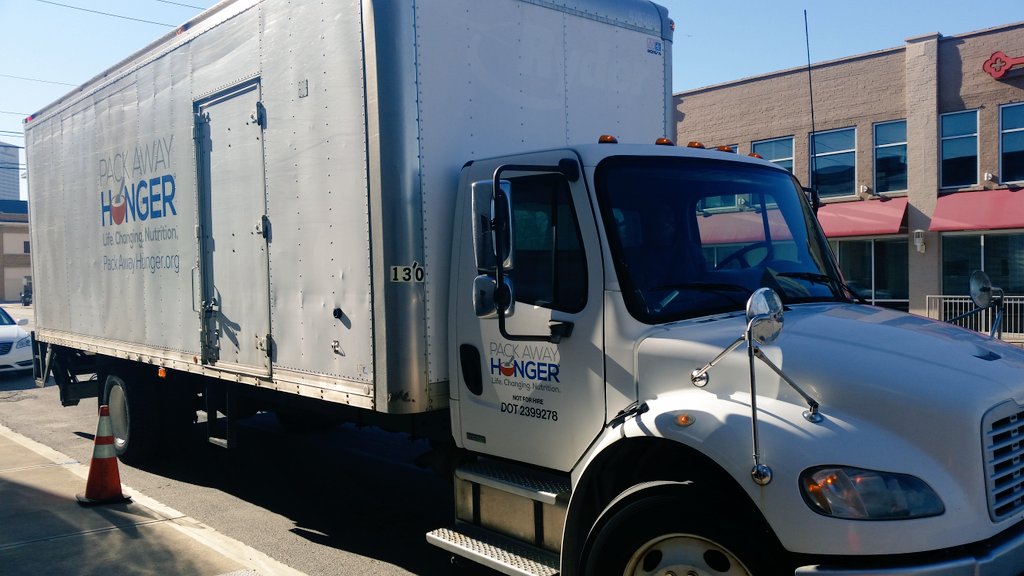 BuckinghamCo's tweet photo. Foundation volunteers are loading in for our @packawayhunger event! #thanksforgivingweek #takethathunger https://t.co/qjKUw6Yrmo