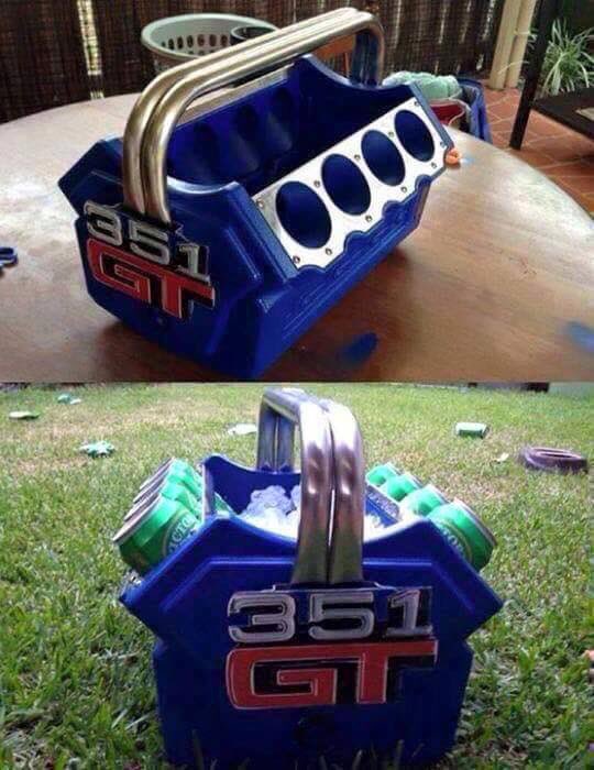 AutoBant's tweet image. The ultimate car show accessory...

#Want 🍻