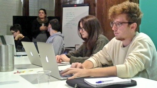 dolabschool's tweet photo. Lez.n°7 per Fare Marketing con Google. Momento verifica: i lavori passano al vaglio della Coach. #DoLabGoogle https://t.co/oYMqmUPfNu