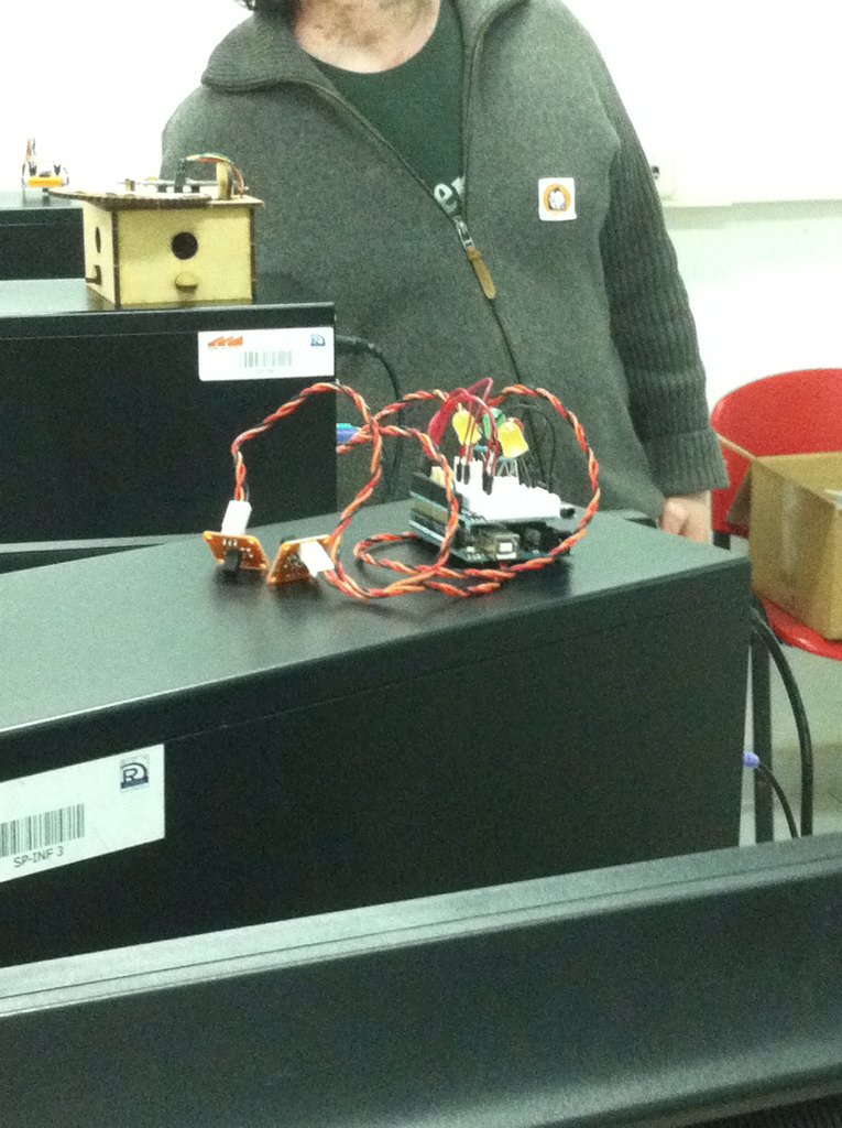 xsune's tweet photo. Aprenent dels centres a la Trobada #TACtgn de #robotica i #programacio #Arduino #Scratch @manelsales @EduCaixa_CAT https://t.co/4L2VhlE2Gd