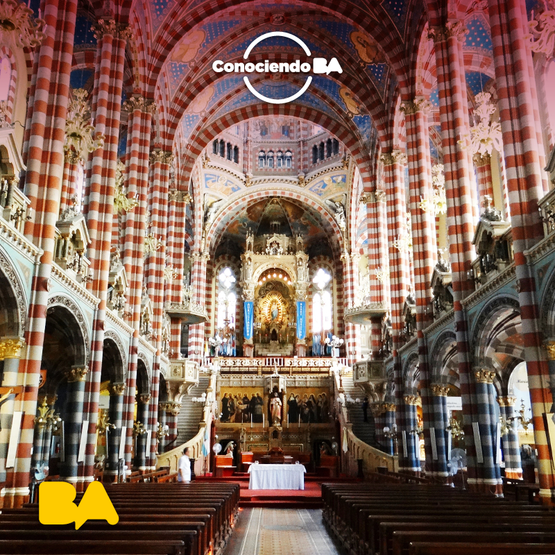 La Basílica de María Auxiliadora, en H. Yrigoyen 3999, sorprende por sus detalles de estilo románico lombardo.