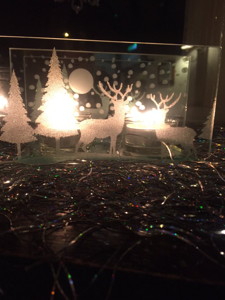 WhiteHartStock's tweet photo. Feeling Christmassy at the White Hart tonight #onlyatfullers https://t.co/PE2iUqDuUY