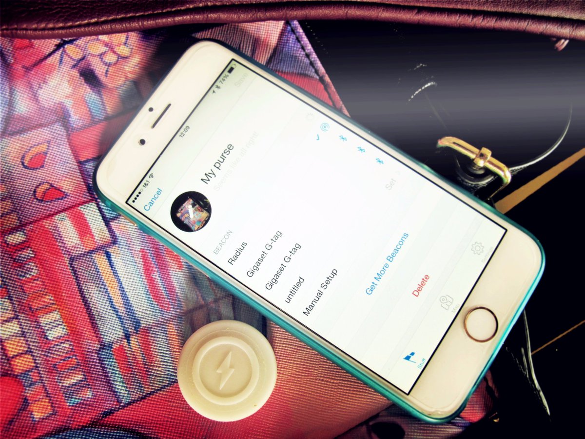 FStuffApp's tweet photo. Find My Stuff is perfect for geek-girl! No chance to left the keys or the purse somewhere ;) #iot #radbeacon #ble https://t.co/qeyeggR7Oj
