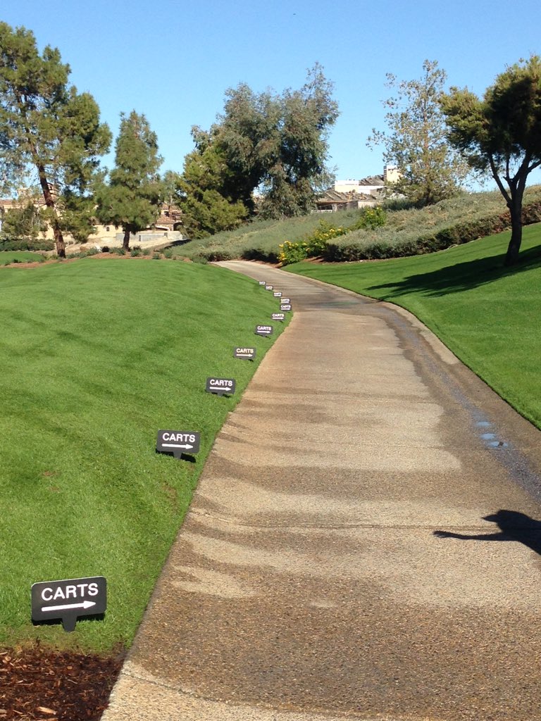 mikemagnani30's tweet photo. Time for some on course training when putting out carts signs #waytoomuch #useyourbrainplease https://t.co/RMSZOrXDGW