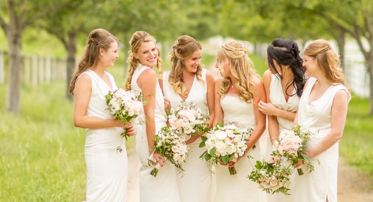 Would you have your bridesmaids in white? Check out this CA wedding! knot.ly/6014BRWCQ