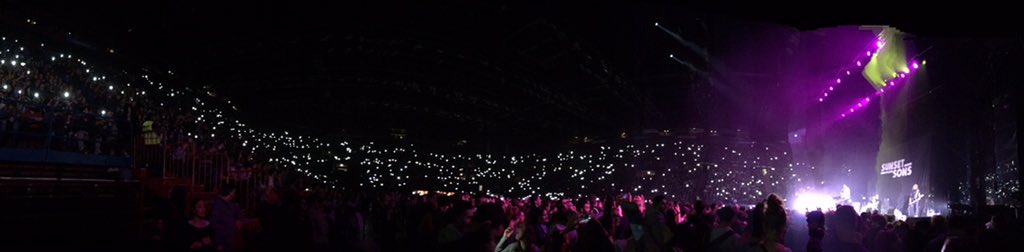 BambiNido's tweet photo. @SunsetSons don't you think it's wonderful tonight here in Milan? 😁 @Imaginedragons #SmokeAndMirrorsTour https://t.co/RgxI4x94WD