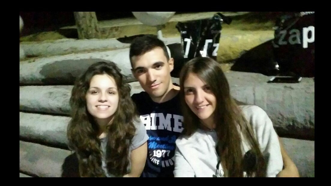 MOMIGUEL92's tweet photo. Lo hecho tanto de menos!!! Las quiero tanto... 😔😔 #amistadverdadera 
@_white_kitty @LauraAkaTarshia https://t.co/sDiR3xvrcB