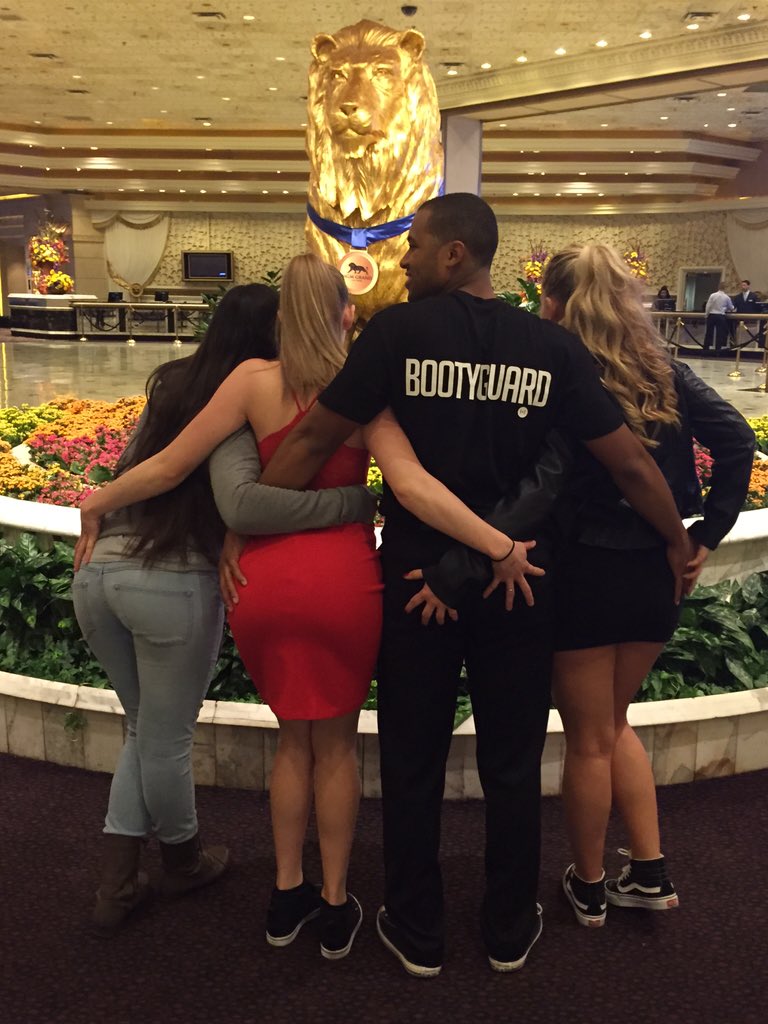 xSleepyDx's tweet photo. Take me back!! ๐ซ ๐๐ฎ๐พ #bootyguard #takemebacktovegas #baegas #fitthick @Nicole_Mejia https://t.co/JRw8rOYop7