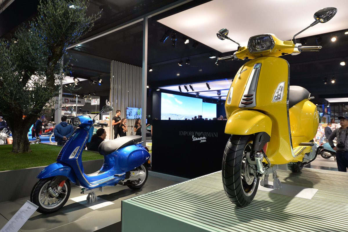 vespa_do's tweet photo. EICMA 2015
#vespa #vespaEA #LunesColorao https://t.co/1LNBAOF3Qv