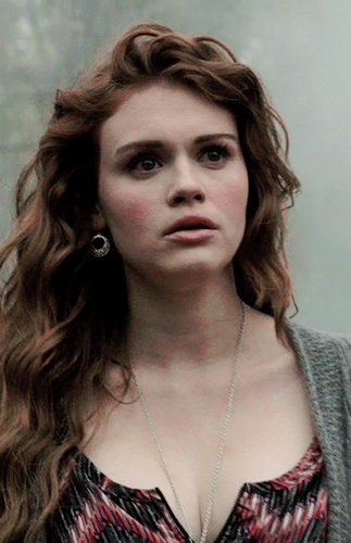 actorvschar's tweet photo. holland roden // lydia martin https://t.co/g0iDHHLj5E