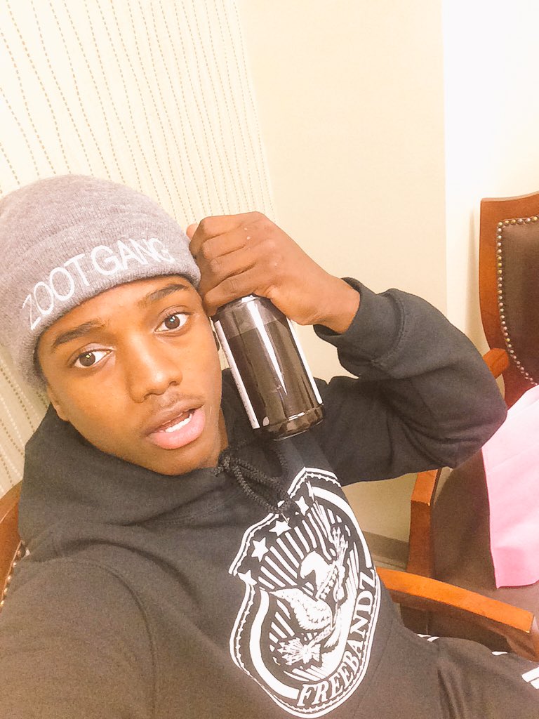 santanakwik's tweet photo. We got act right 😈🍇🍼 #Freebandz https://t.co/f8kYRDYMKp