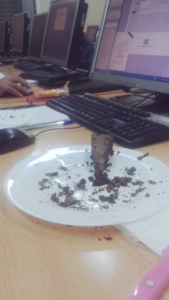 Gracias a <a href="/rdplanellas/">Rebeca Díaz</a> y a <a href="/rosi_evento/">RosiRecomendaciones_Soriana</a> por ese pedazo de tarta! #cmahcc <a href="/RolandoACuevas/">Rolando Cuevas</a>