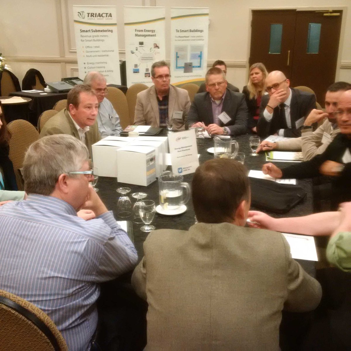 360_energy's tweet photo. David Arkell of @360_energy has started his round table discussion with some eager @cme_mec members! #energy2015 https://t.co/EmscxSBOeQ