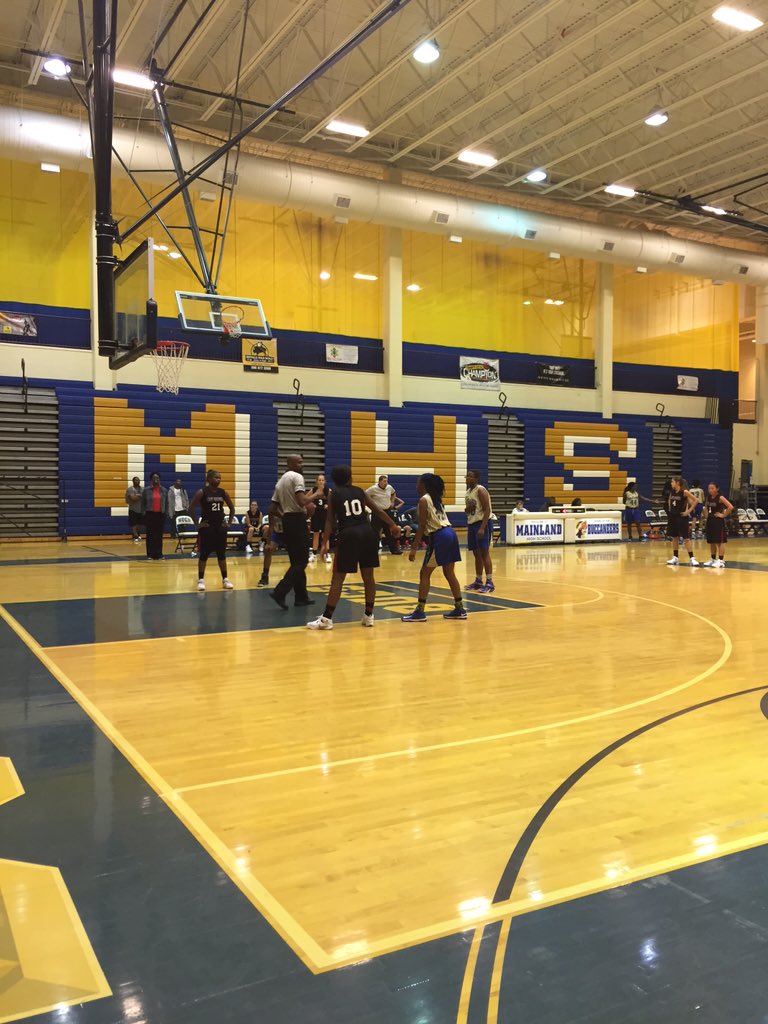 MsHendricks5's tweet image. The Lady Bucs vs NSB Lady Cudas! Grew up a Cuda, but tonight I&apos;m rooting for my Buc kiddos #BPND