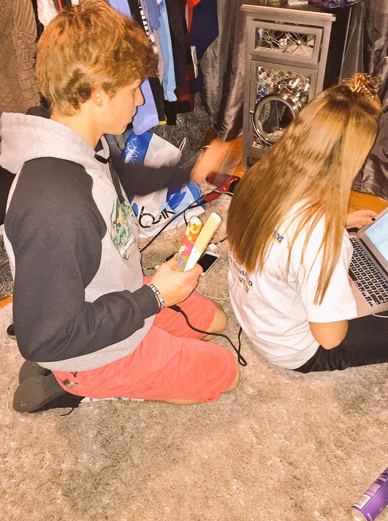 CallieCapehart's tweet photo. Thanks for being awesome &amp; straightening my hair at 5 in the morning after I begged. 😂 love you https://t.co/JlP5FLaFjD