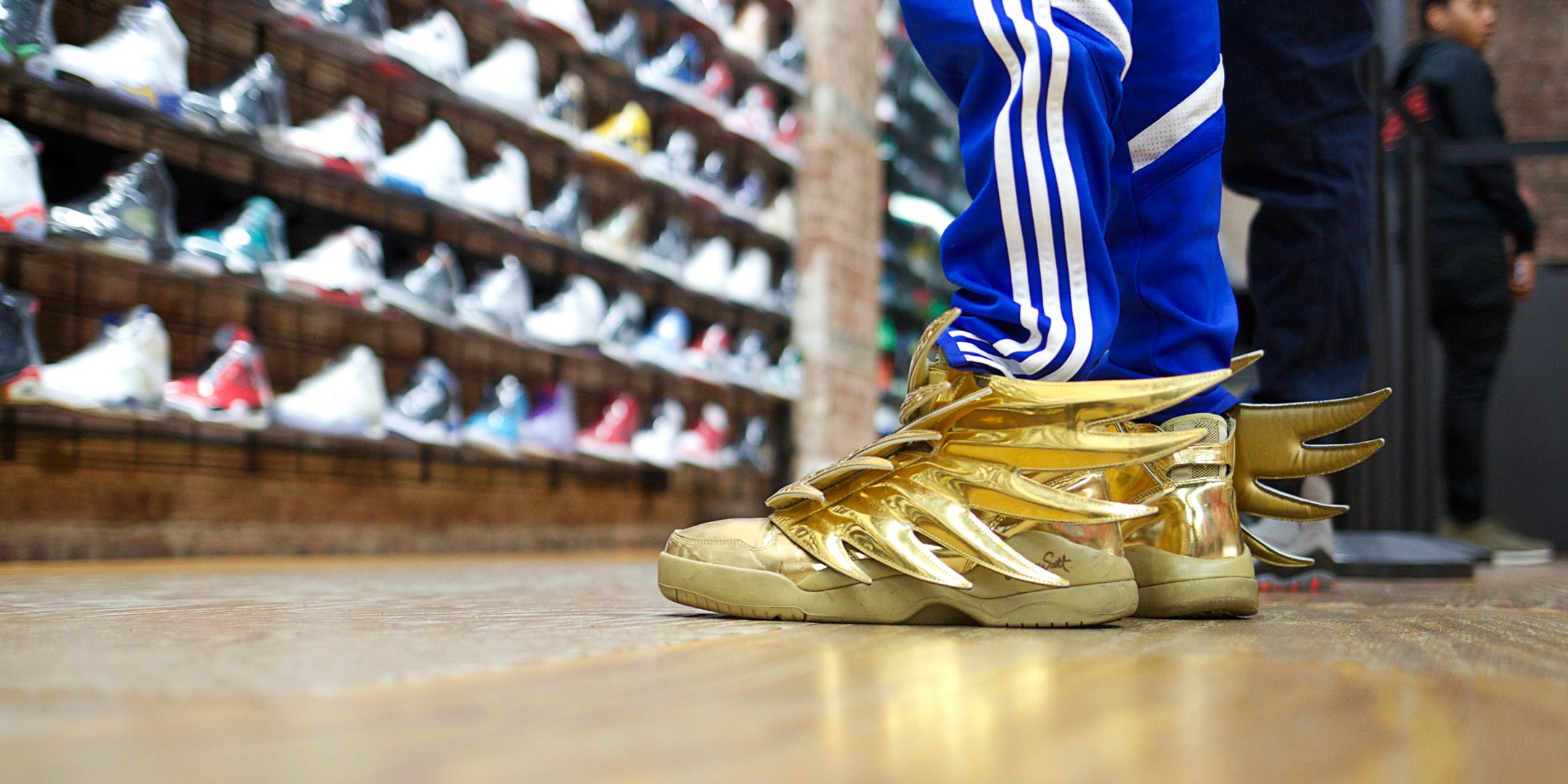 Flight on Twitter: "Jeremy Scott x adidas Wings 3.0 "Gold Batman.” SHOP: https://t.co/4VxXvTBSAk https://t.co/9A6z2HReb3"