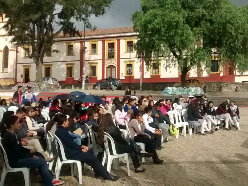 PIECCSuba's tweet photo. La alcaldía local de Suba entrega Tablets a los mejores bachilleres de @Educacionbogota https://t.co/XedZ574Q66