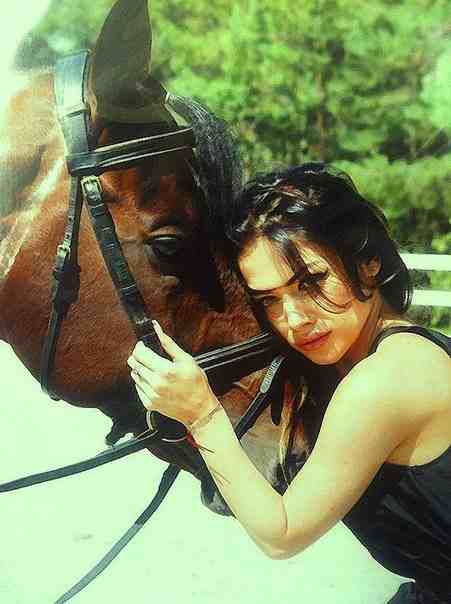 #Follow #BlueMoonProphecy #BMPcast my big sister #Coco's twin <a href="/FatedLanaRavus/">Lana Ravus© (RP)</a> she's totally kick ass!