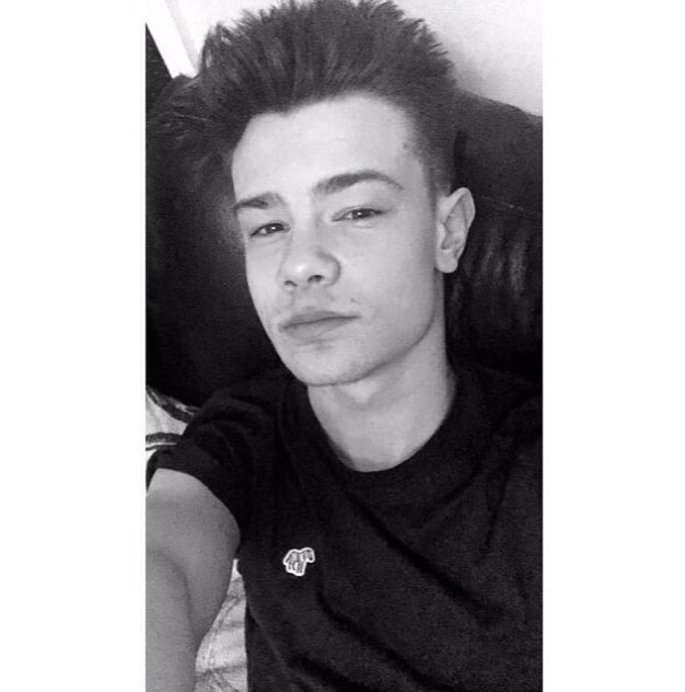 Anth0ny_o's tweet photo. Was v v drunk 😂😂 https://t.co/joZdGEtUeG