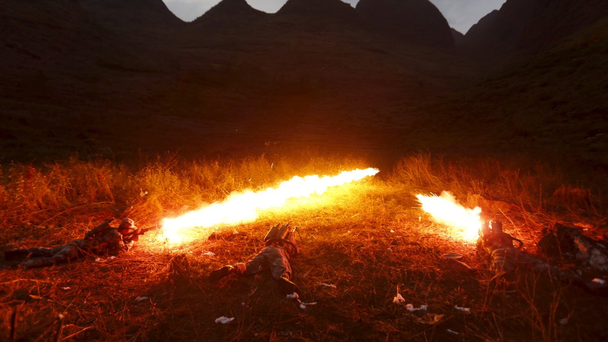 RTenfrancais's tweet photo. La #Chine a utilisé des #lanceflammes pour éliminer des #terroristes dans leur cache https://t.co/B5DuMhIIe4 https://t.co/CllfzwwXlC