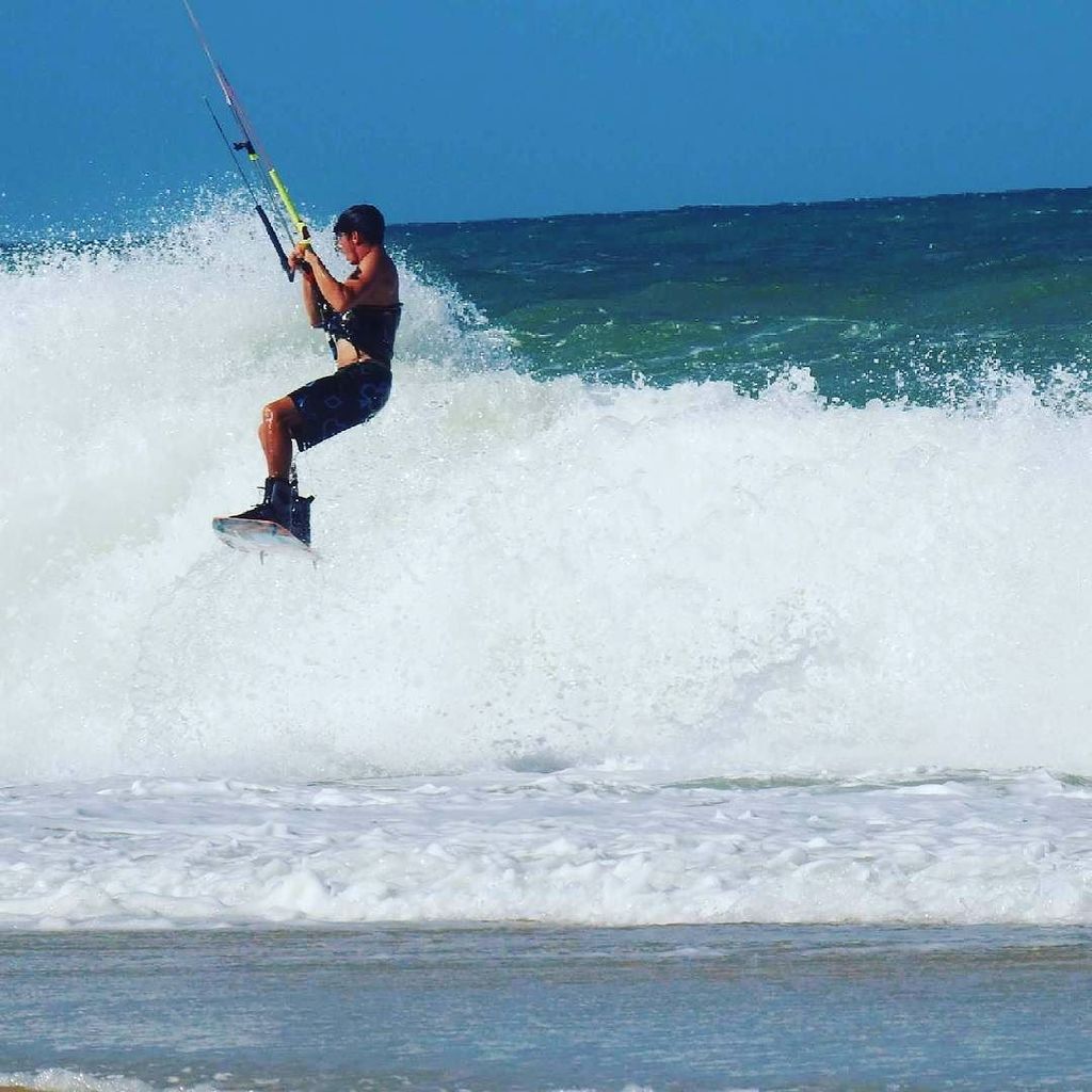 weKitesurf's tweet image. Sometimes you just know your gonna get hit!  #timeitright  #beachbreak #sandstreamed #cauipe #brasil #kitesurf #wip…